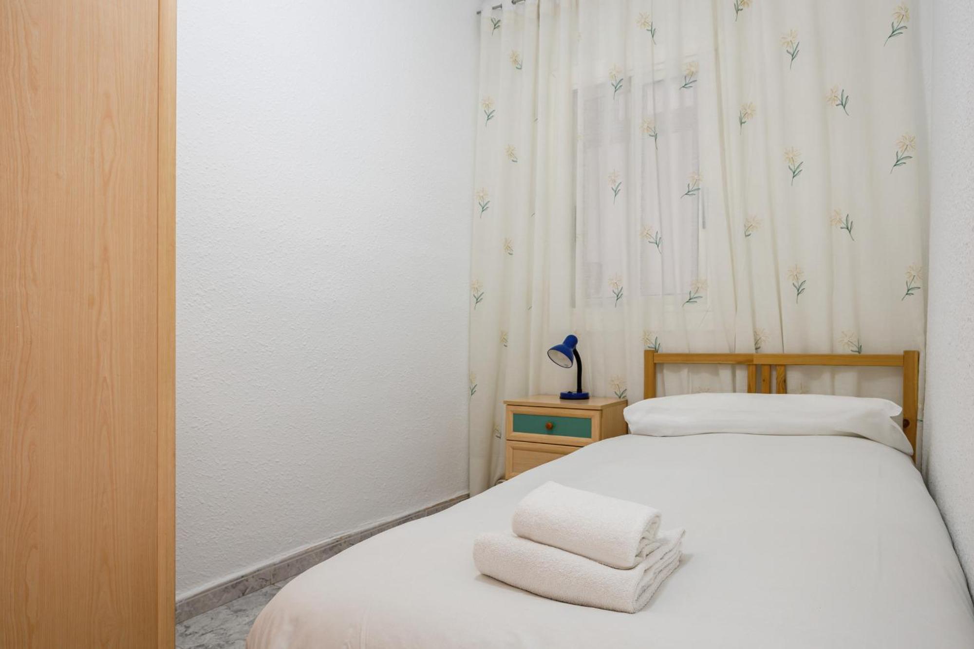 Besos - Bright Apartment Close To Congress & Port Sant Adria de Besos Exterior photo